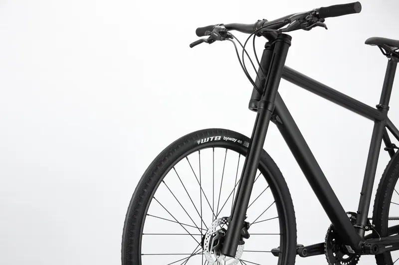 Cannondale Bad Boy 2 Hybrid City Bike in Black-2