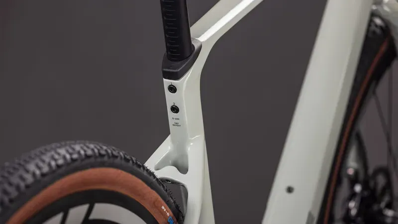 Cube Nuroad C:62 SLX Gravel Bike in Reed Beige/Chrome-3