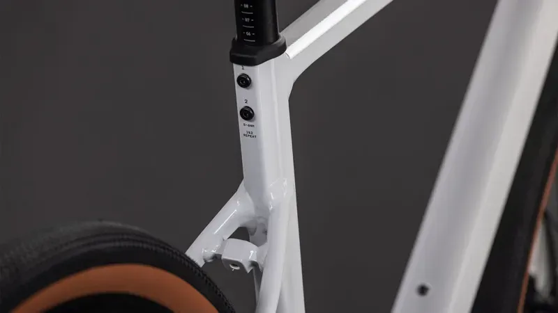 Cube Nuroad EX Gravel Bike in Cotton/Grey-3