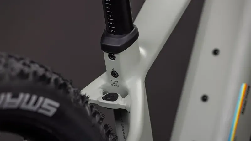 Cube Reaction Hybrid SLT 800 E-Hybrid Bike in Reed Beige/Sagebrush Green-3