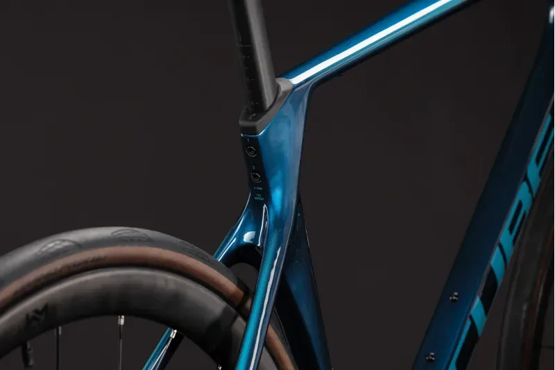 Cube Agree C:62 One Road Bike in Midnight Teal/Sea-8